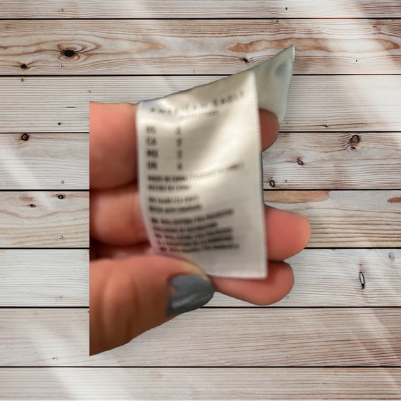 American Eagle Outfitters Mom Short Denim Shorts Light Wash High Waisted Size 2 - Picture 2 of 7